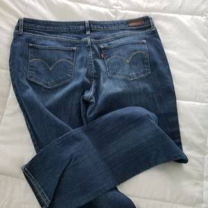 Levis ladies bold curve 33 x 34 jeans